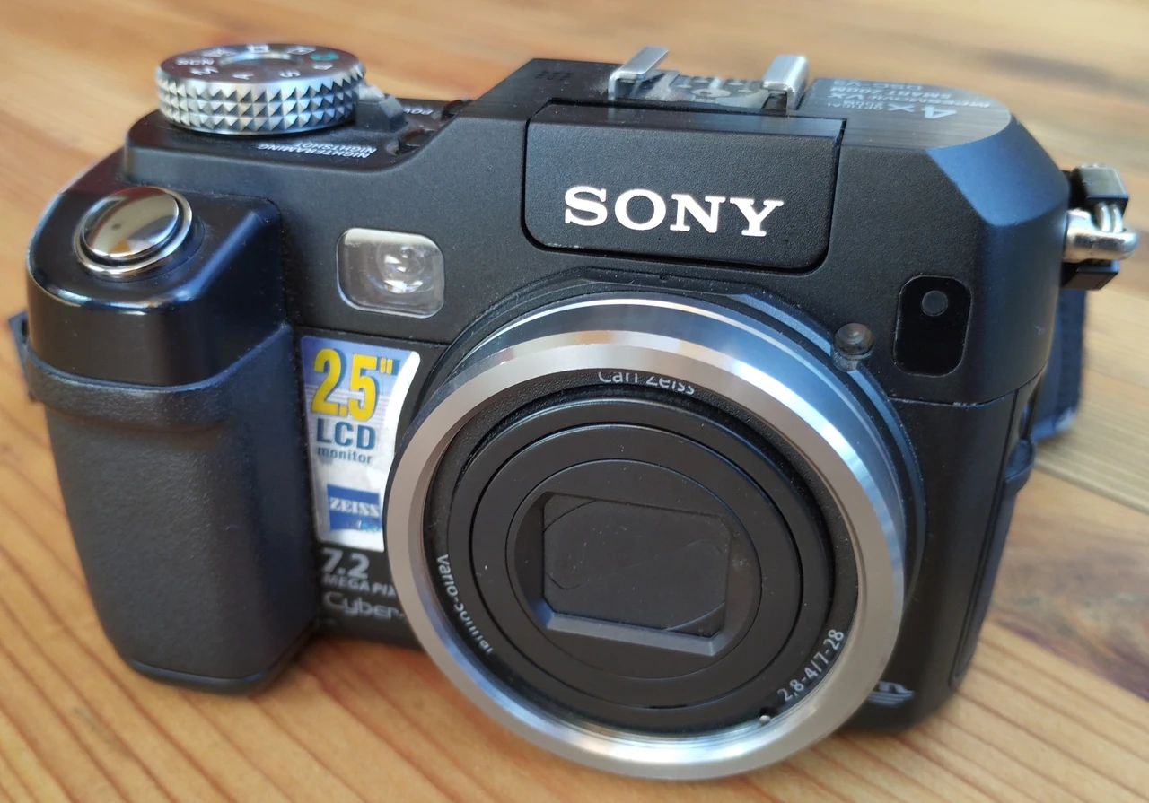 DSC-V3