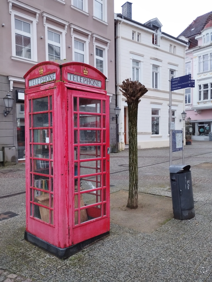 Telephone cabin